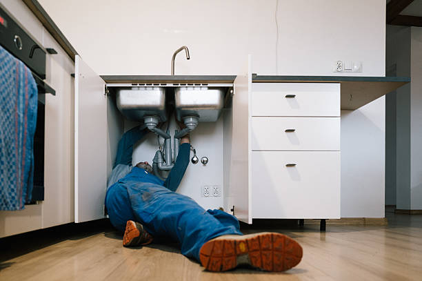 Professional Plumbing technician working in Gordonville, TX
